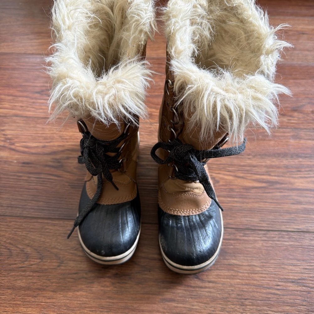 Sorel Youth Winter Boots Size 2 Waterproof Faux Fur Lined Duck Boots